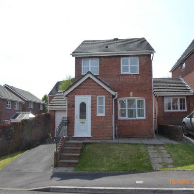  Detached House  to let in Allt Ioan Johnstown