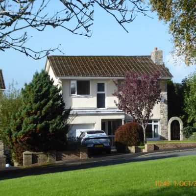  Detached House  to let in Carmarthen 