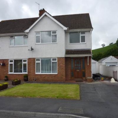  House  to let in Johnstown Carmarthen
