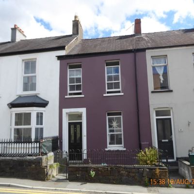  Terraced House  to let in Francis Terrace Carmarthen