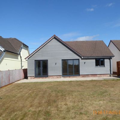 Detached Bungalow to let in Porthyrhyd