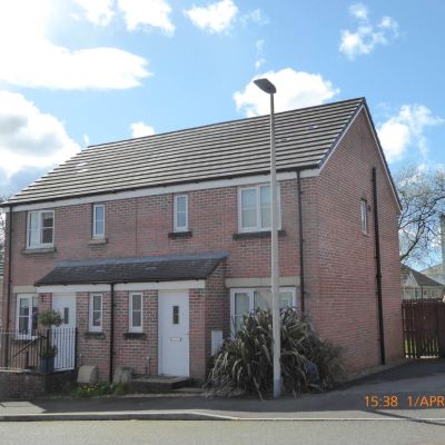  Semi Detached House  to let in Bro Eithin Cefneithin