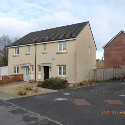 Semi Detached House to let in Heol Waun Hir Ffoslas, Llanelli